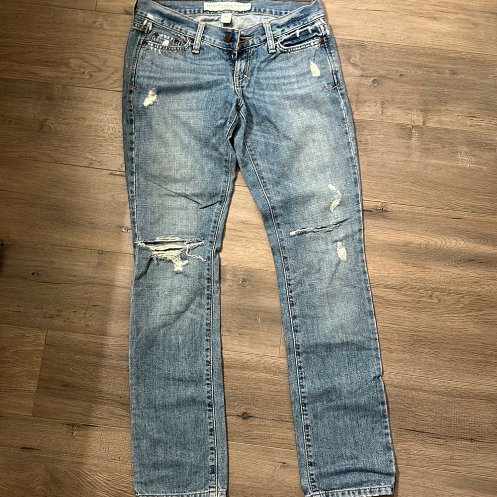 Abercrombie & Fitch - distressed straight leg jeans